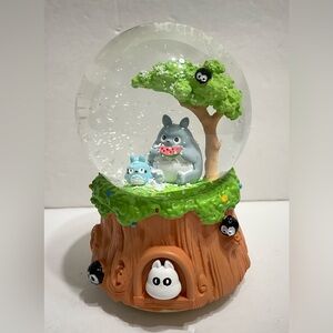 My Neighbor Totoro Snow Globe Music Statue -Green 5”Tall,New!